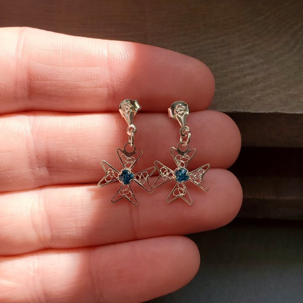 Sterling Silver Beautiful Shape Blue Crystal Earrings